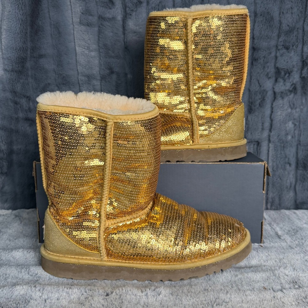 UGG Classic Short Sparkle Boots Womens 8 Gold Sequin Shearling Lined 1002978
